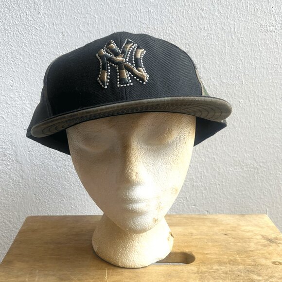 NEW YORK YANKEE CAMO  FITTED - Picture 1 of 4